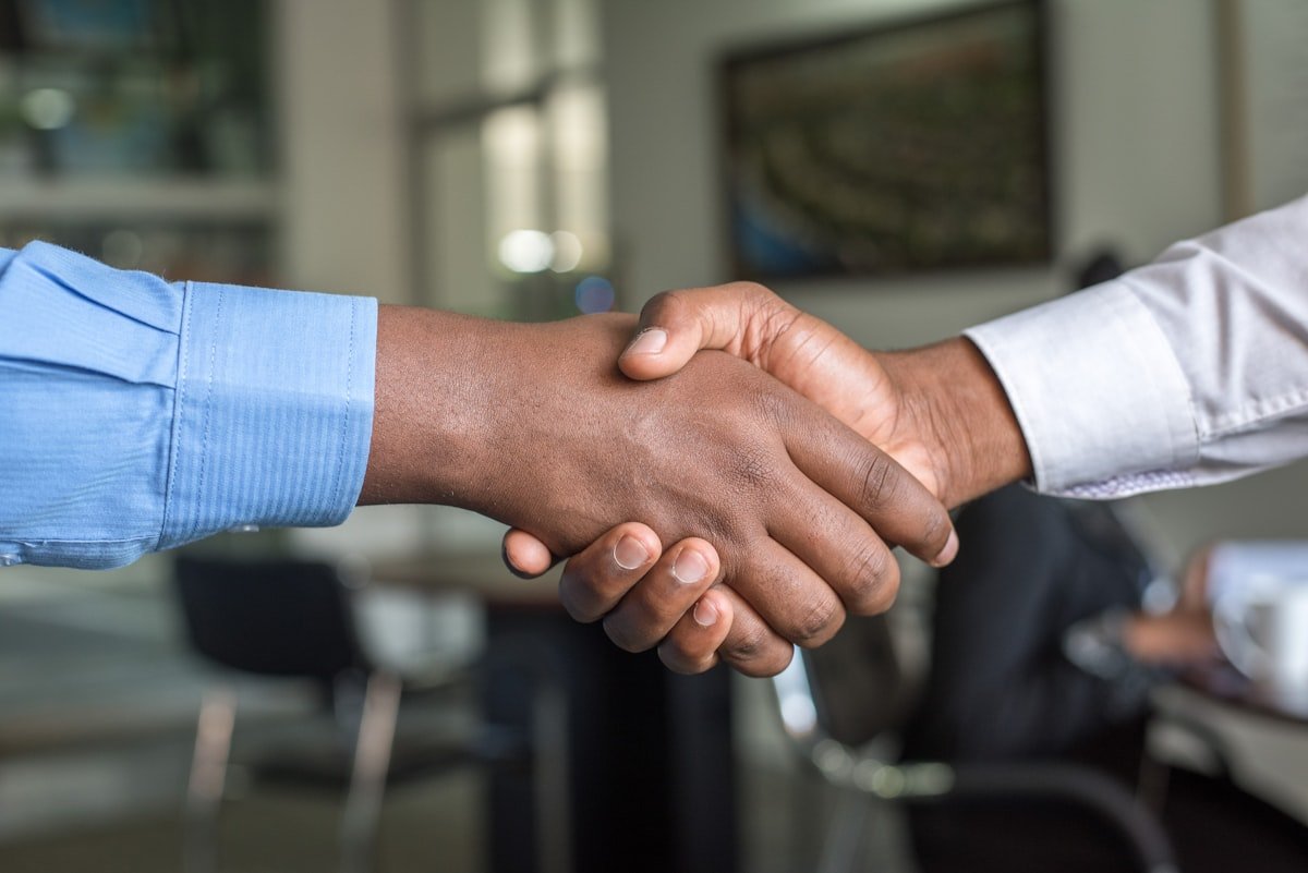 Handshake for family mediation